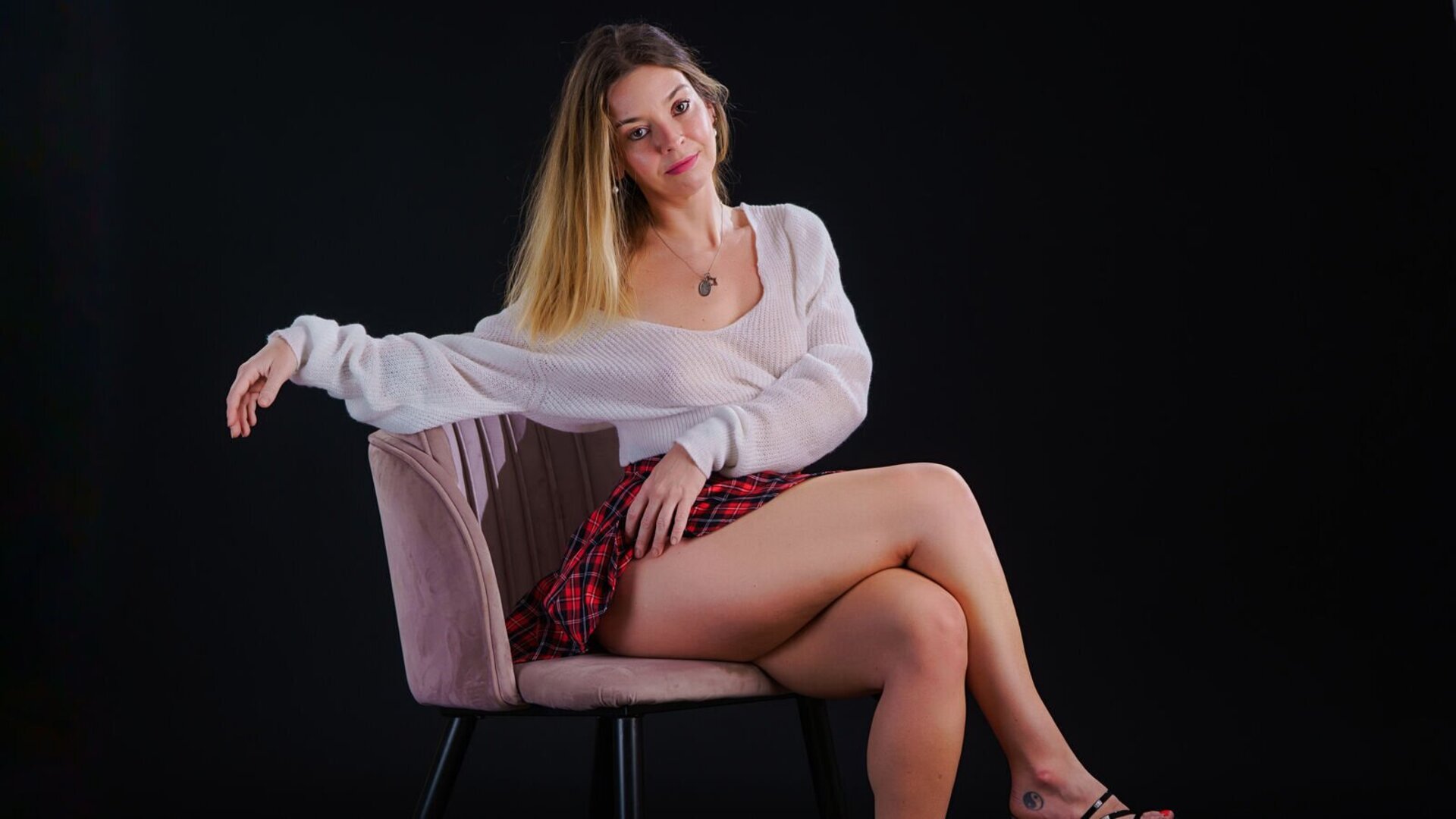 Join AliceViva Private Chat