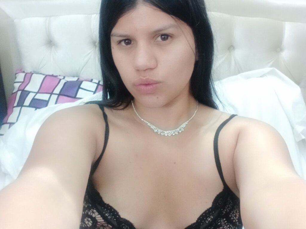 Join AlishaCheers Private Chat