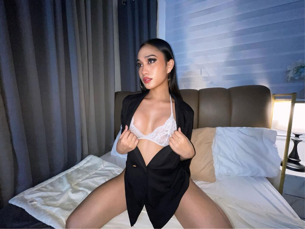 Join AmirahGray Private Chat