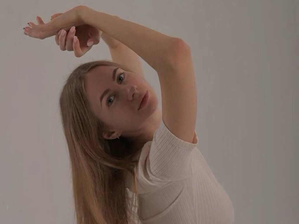 Join AnaEveralda Private Chat