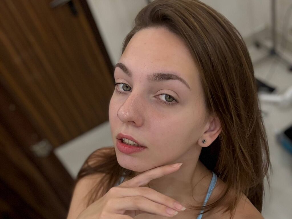 Join AnneMorgane Private Chat