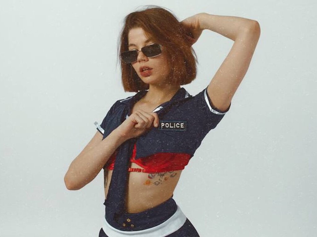 Join AriaMaier Private Chat