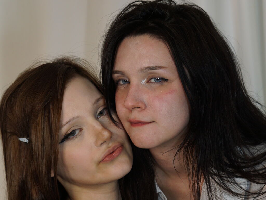Join ArletteAndCate Private Chat