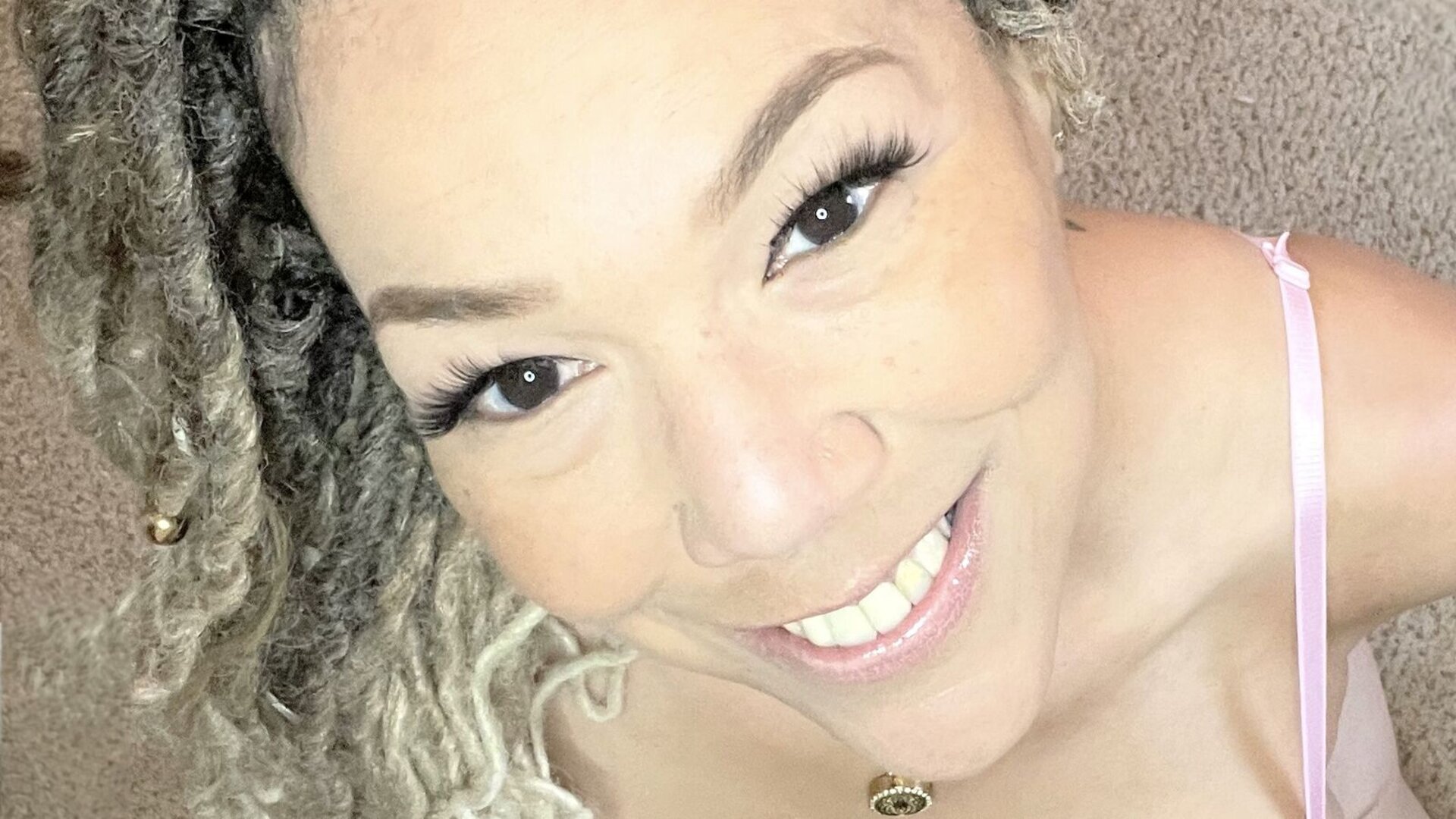 Join BiancaSeduxalux Private Chat