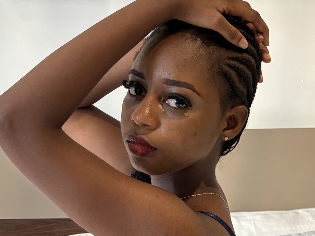 Join BrianaHadid Private Chat