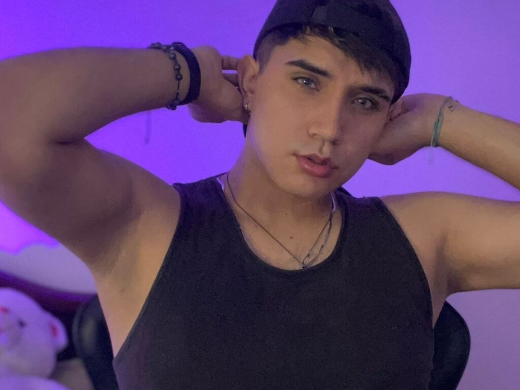 Join ChrisMaddox Private Chat