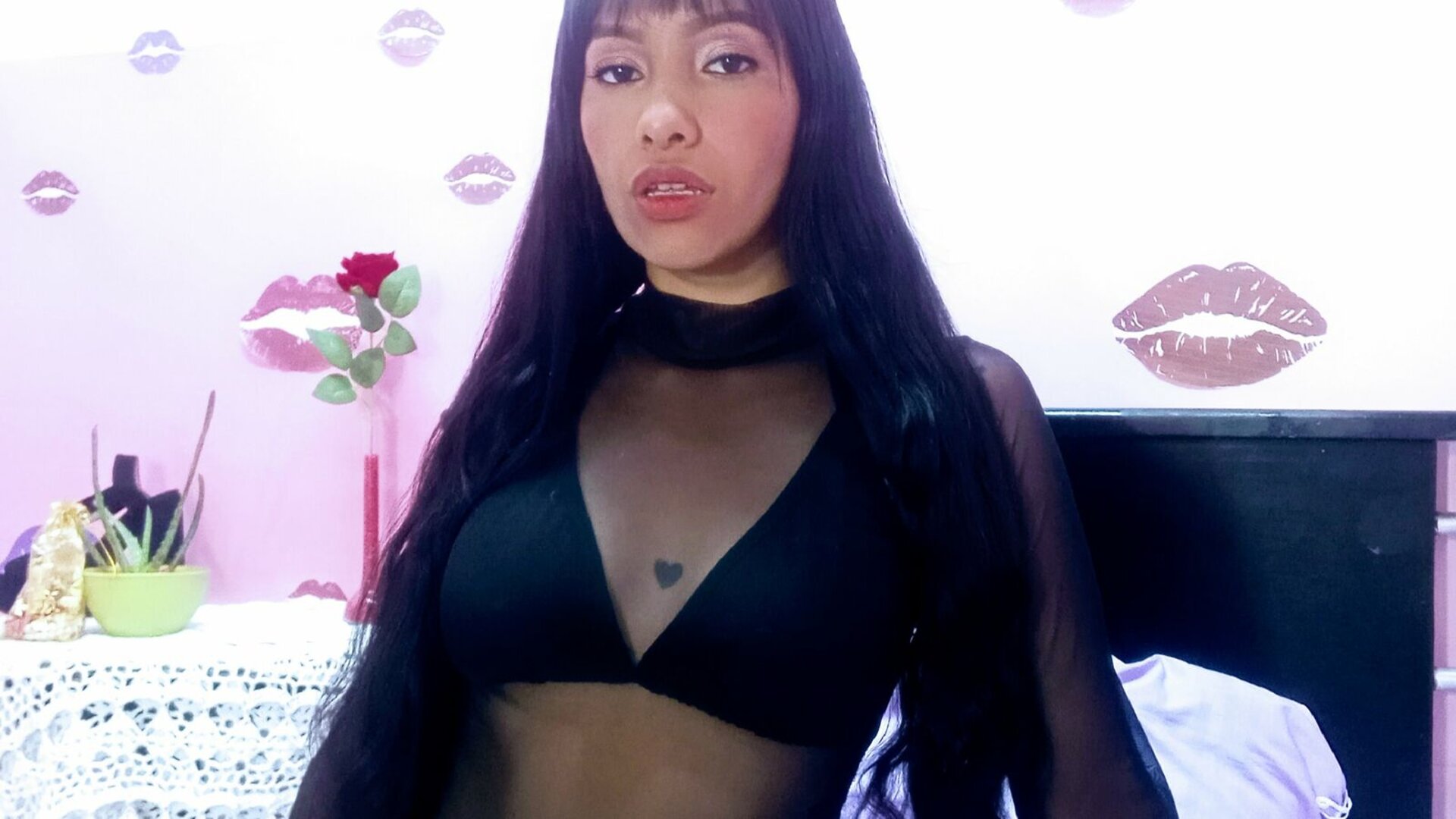Join DanielaUzcategui Private Chat