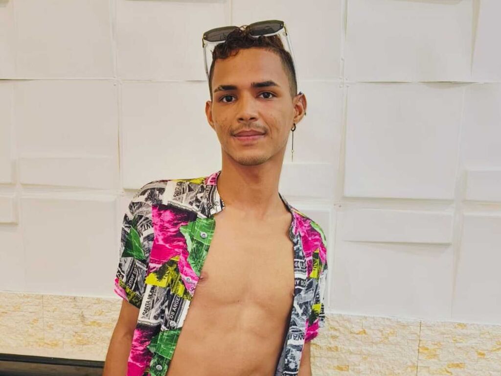 Join EddieRoberts Private Chat