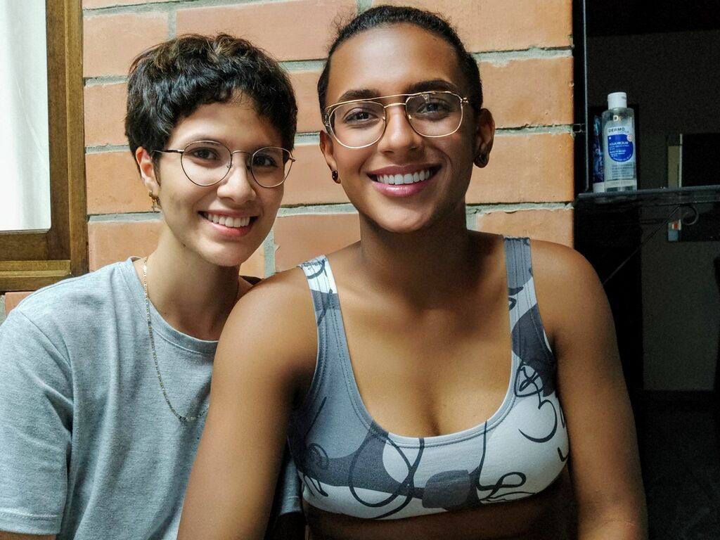 Join ElectraAndEmma Private Chat