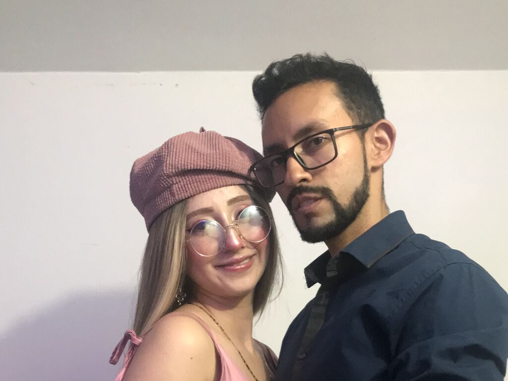 Join ElizabethandShak Private Chat