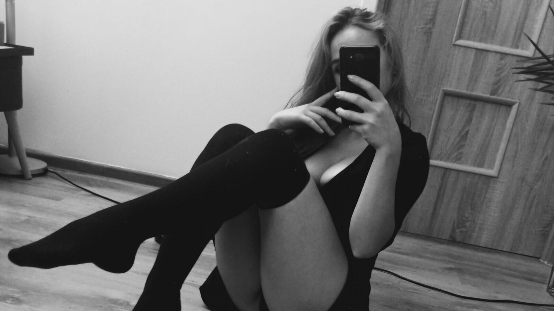 Join EmilyHyden Private Chat