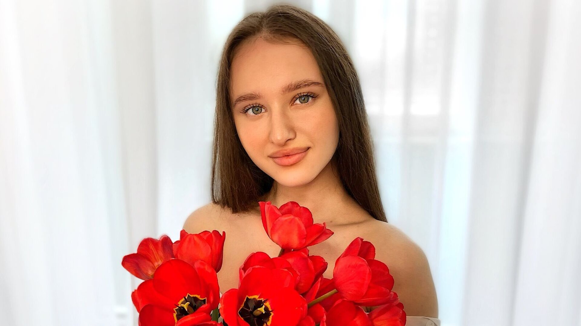 Join EmilyLow Private Chat
