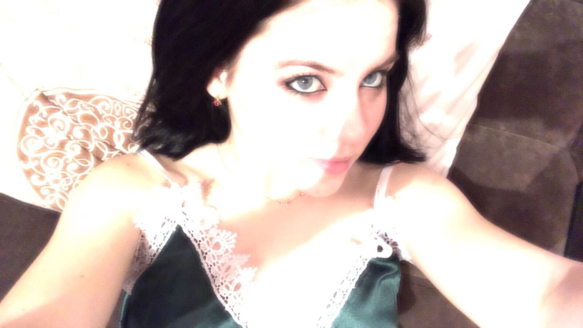 Join EmmaLuvv Private Chat