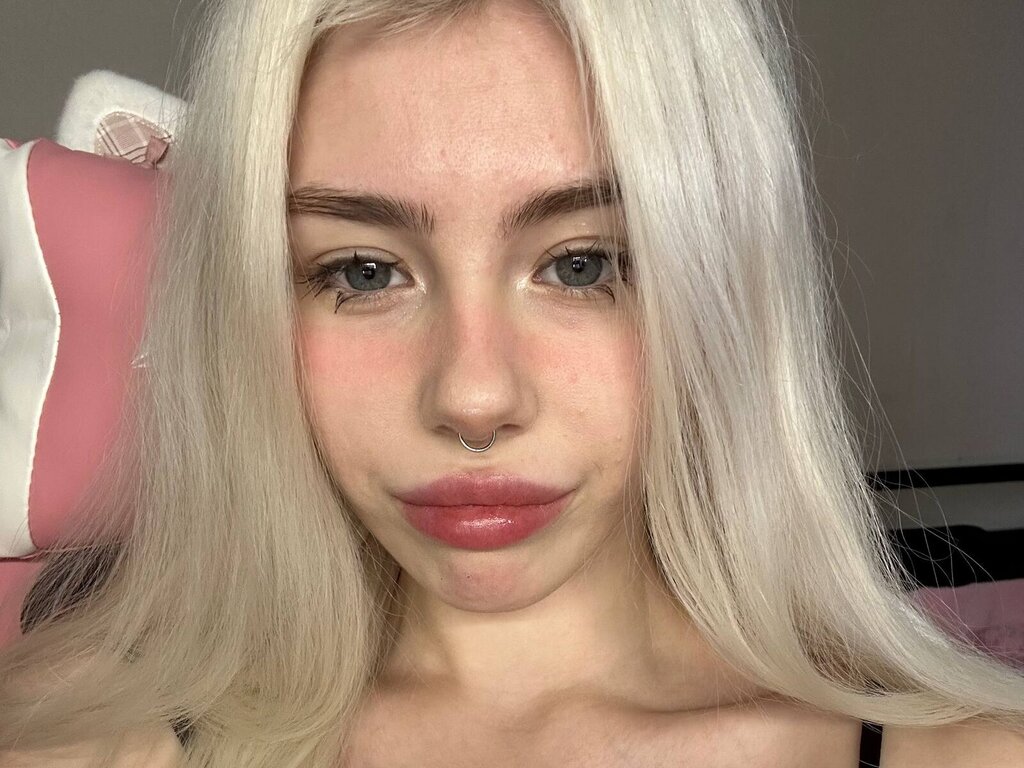 Join ErikaQwe Private Chat