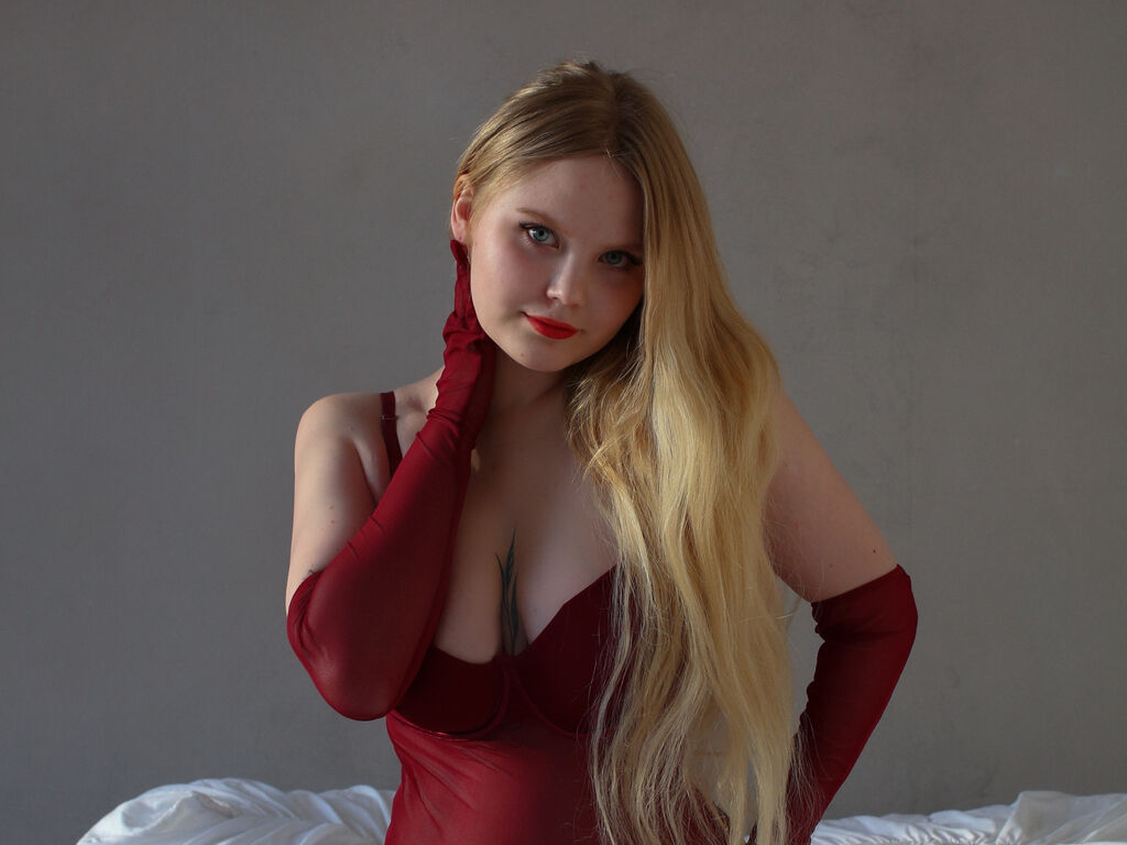 Join EssieeFanning Private Chat