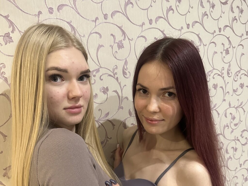 Join FloraAndCwene Private Chat