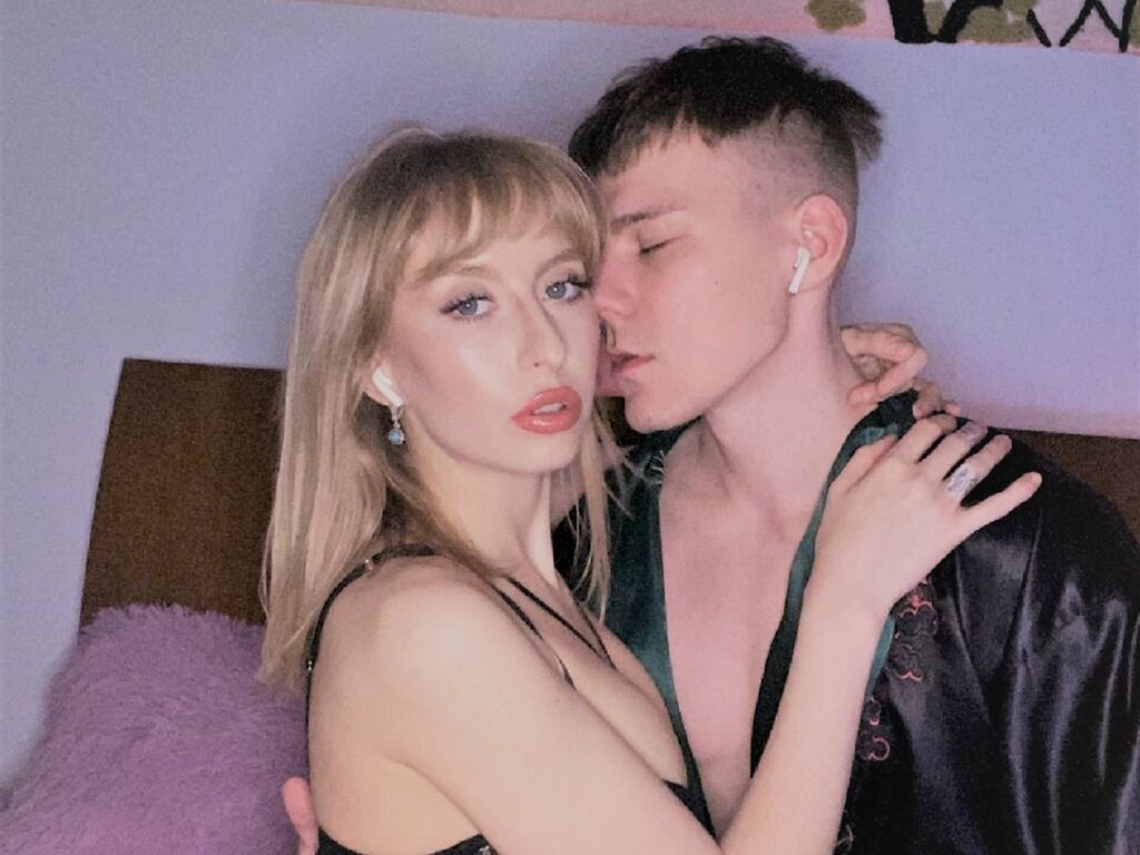 Join HelgeAndAlice Private Chat