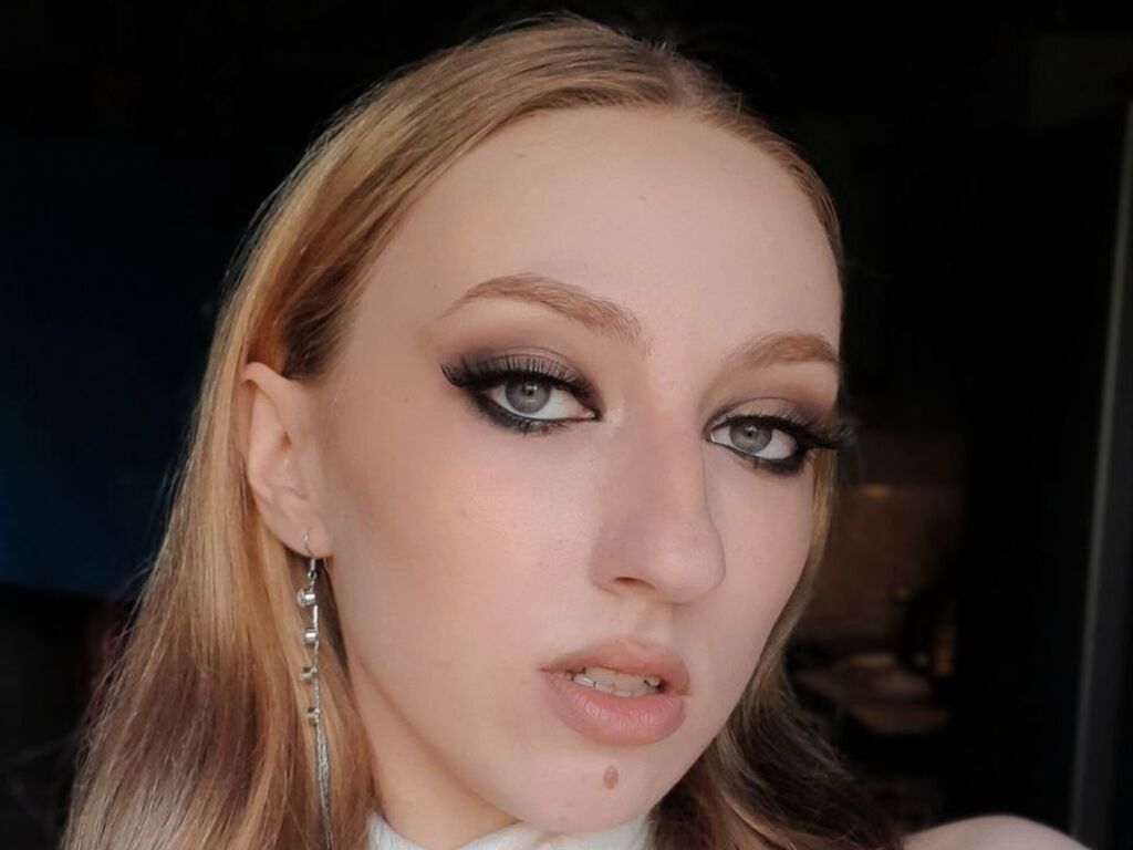 Join HenriettaFare Private Chat