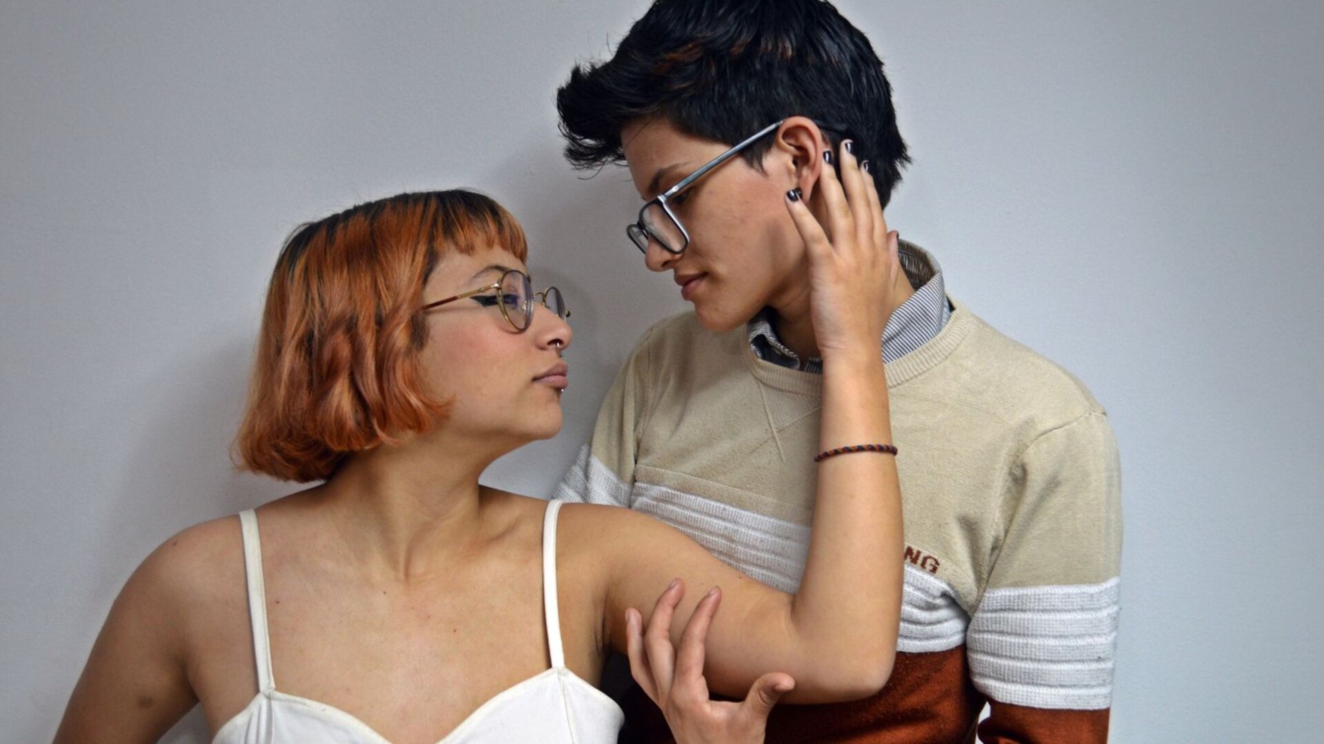 Join HilaryandShantal Private Chat