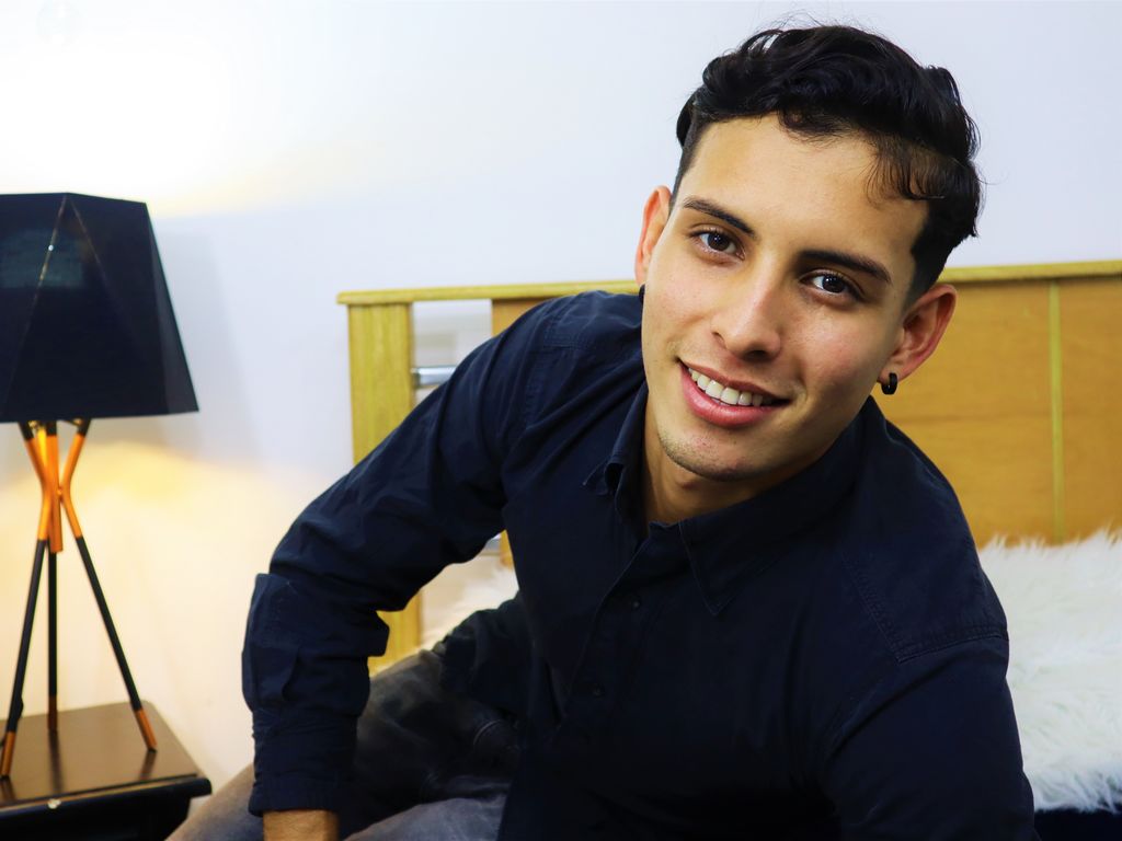 Join JeanPierSwarov Private Chat