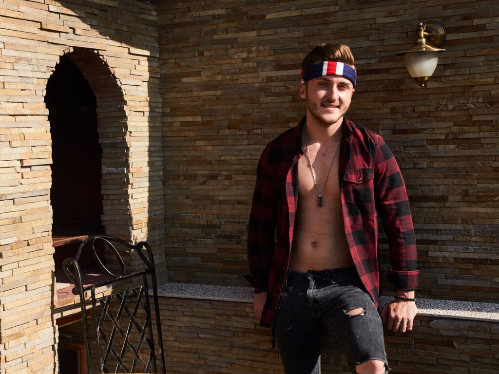 Join JohnsonArthur Private Chat