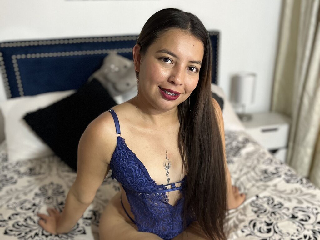 Join KelsyTaban Private Chat