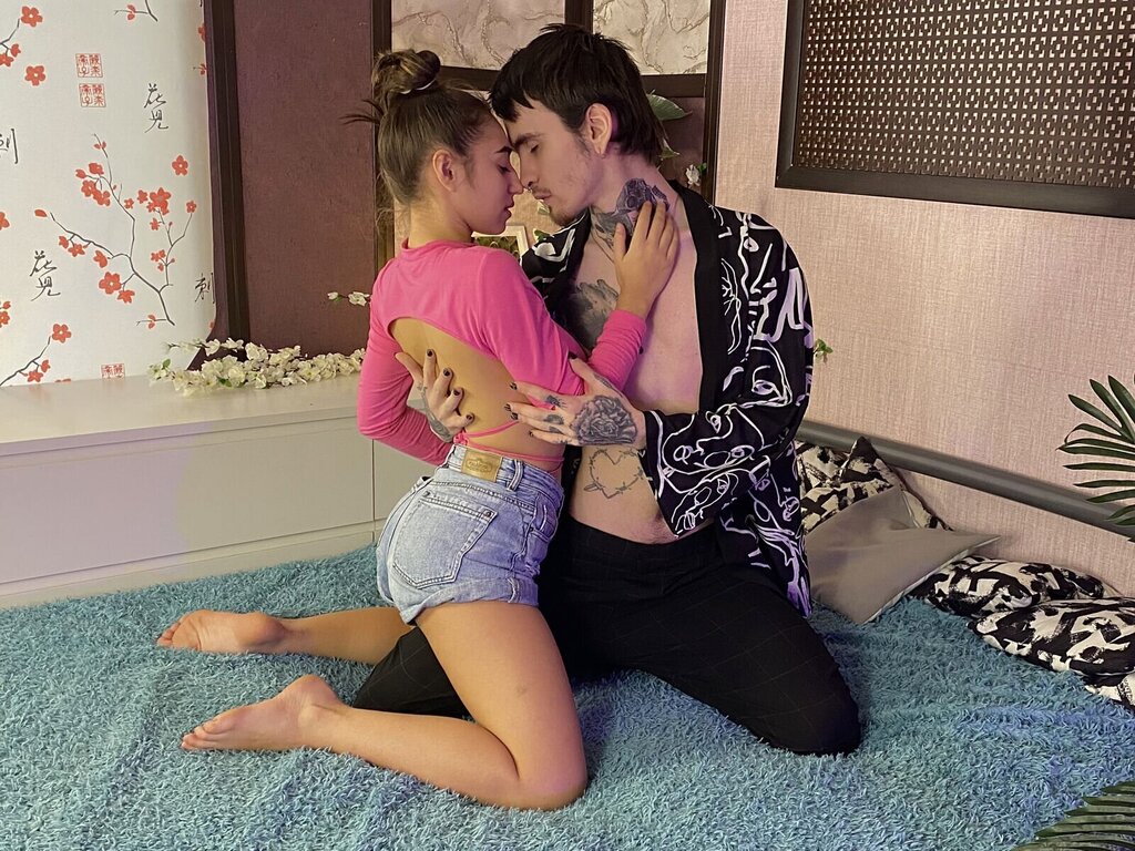 Join KylieAndOliver Private Chat