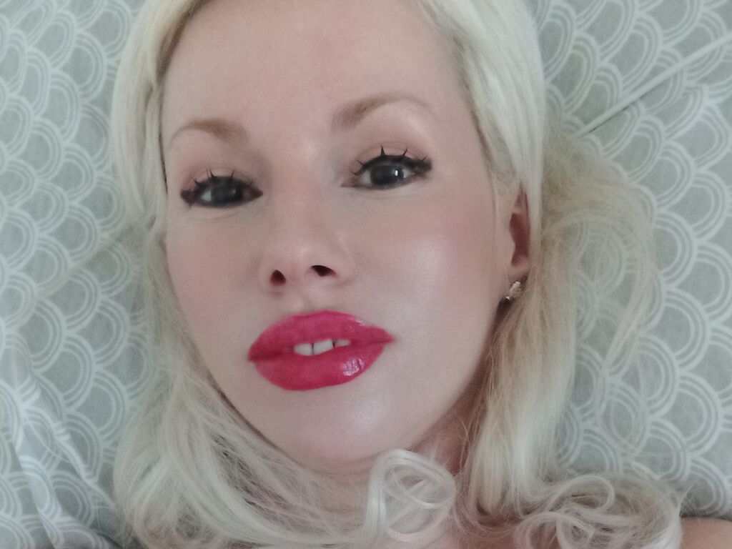 Join LaymaFlay Private Chat