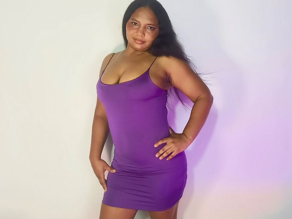 Join LeidyCinnamon Private Chat