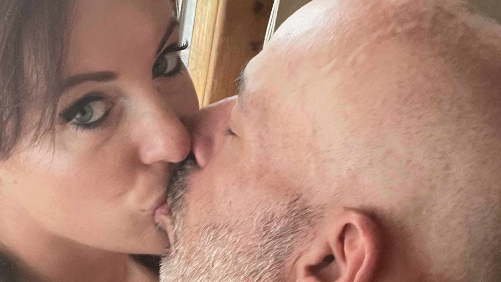 Join LisaAndTim Private Chat