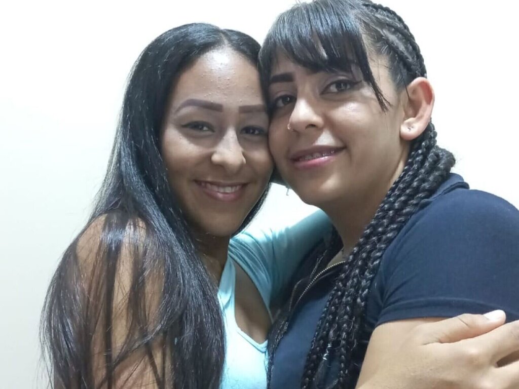 Join LizyAndLuna Private Chat