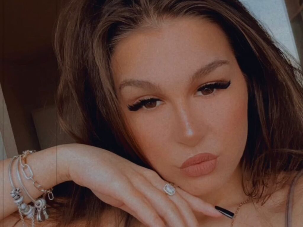 Join LouannaHart Private Chat