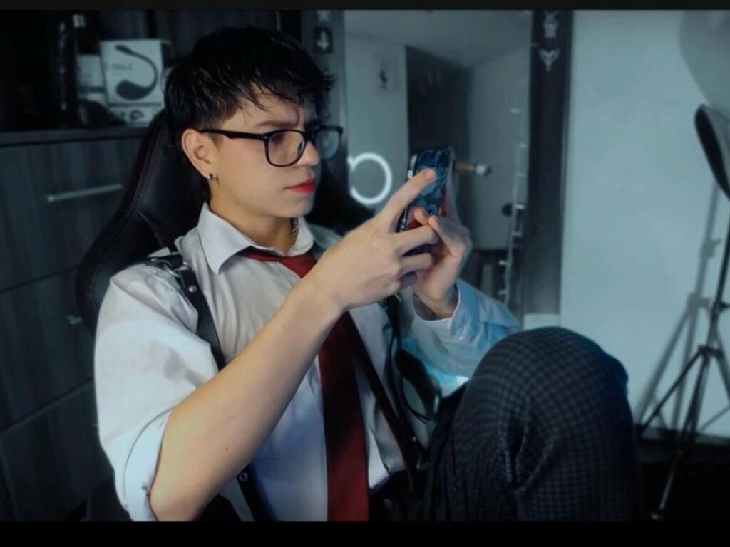 Join MarckConner Private Chat