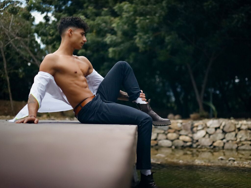 Join MaximoRomano Private Chat