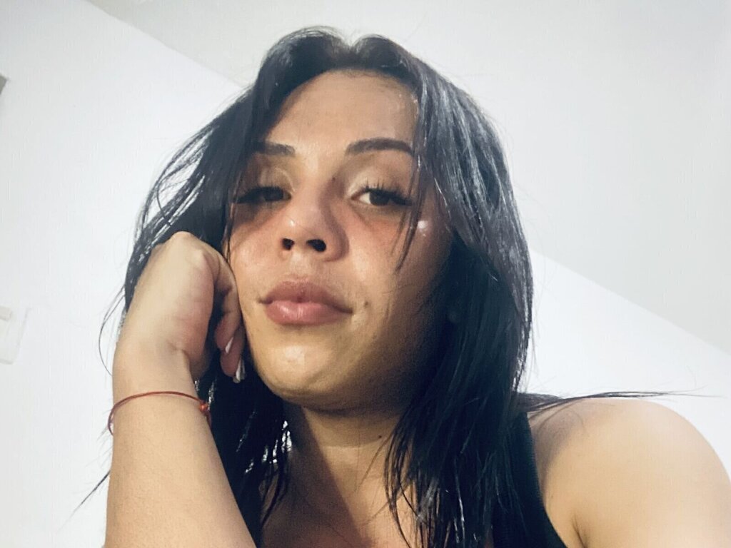 Join MelizzaGalindo Private Chat