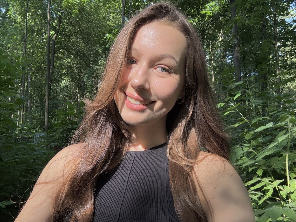 Join MiaClod Private Chat