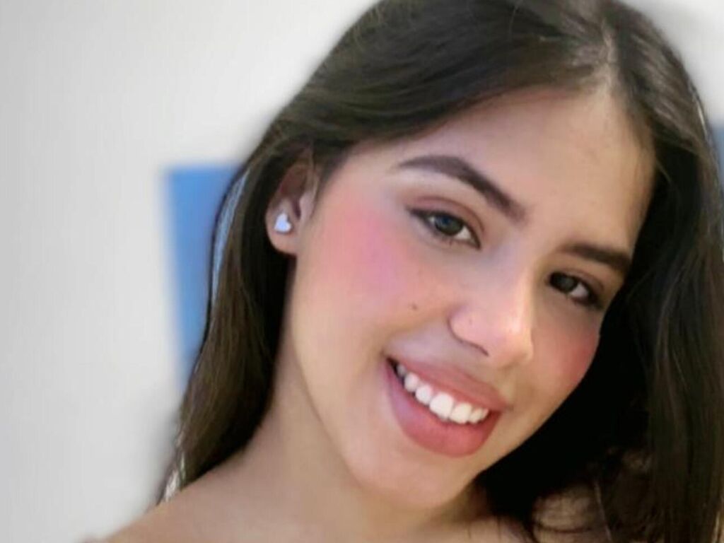 Join MiaFoxyx Private Chat