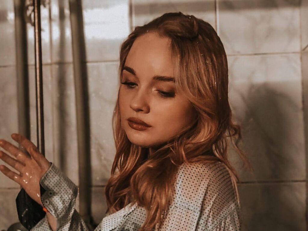 Join MiaLovs Private Chat