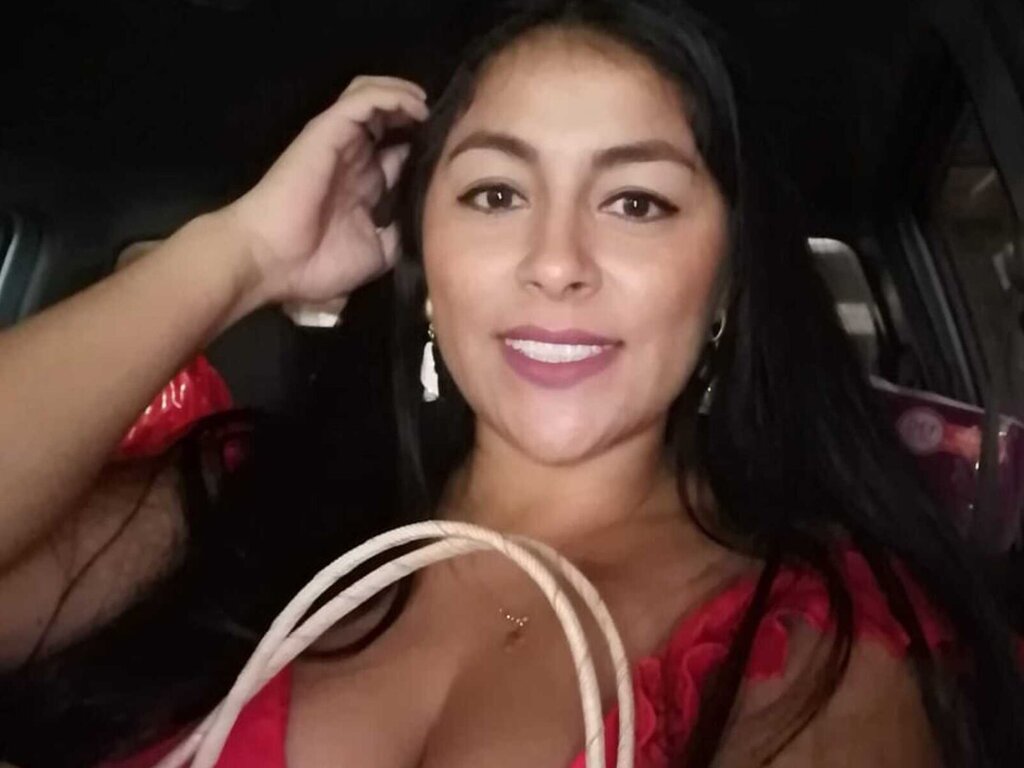 Join MillyLara Private Chat