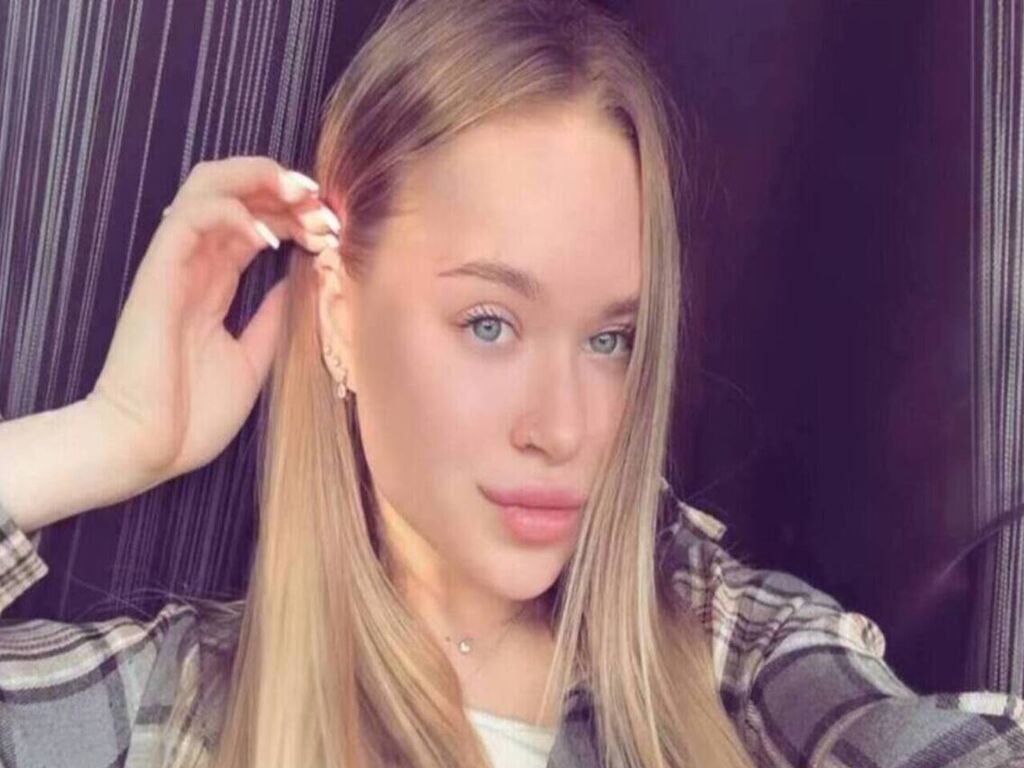 Join MiyaShy Private Chat