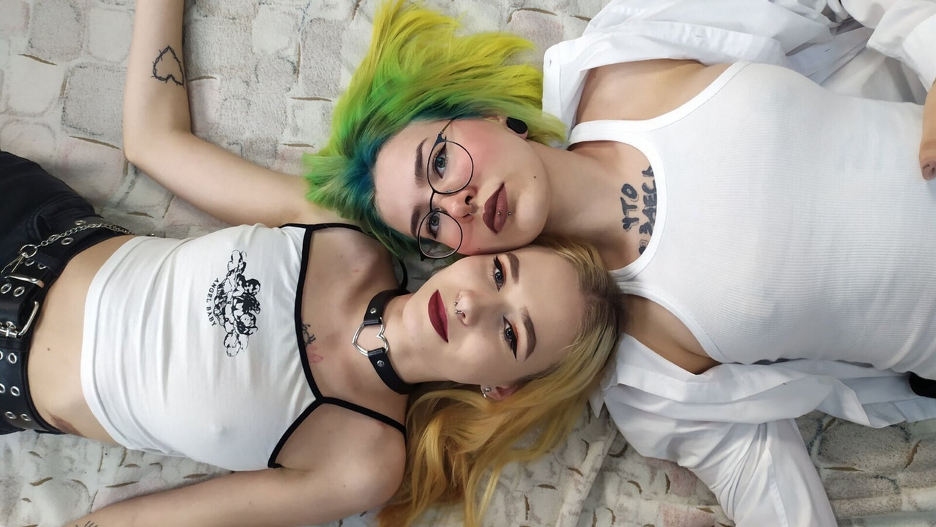 Join MollyAndAlison Private Chat