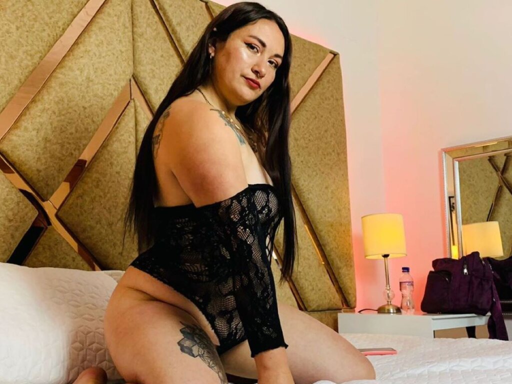 Join NinaLeevan Private Chat