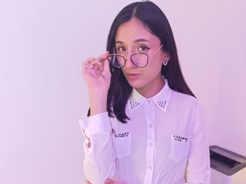 Join PrincessFowx Private Chat