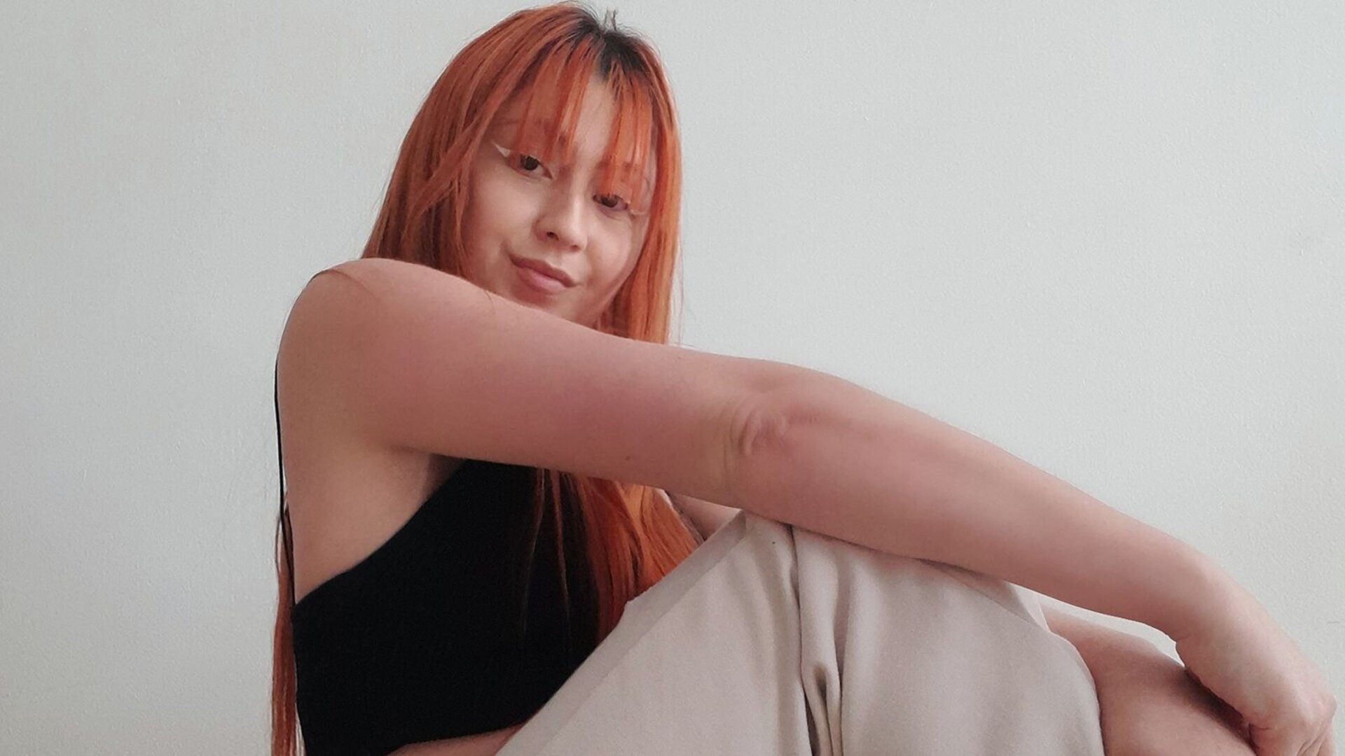 Join SarahHarrison Private Chat