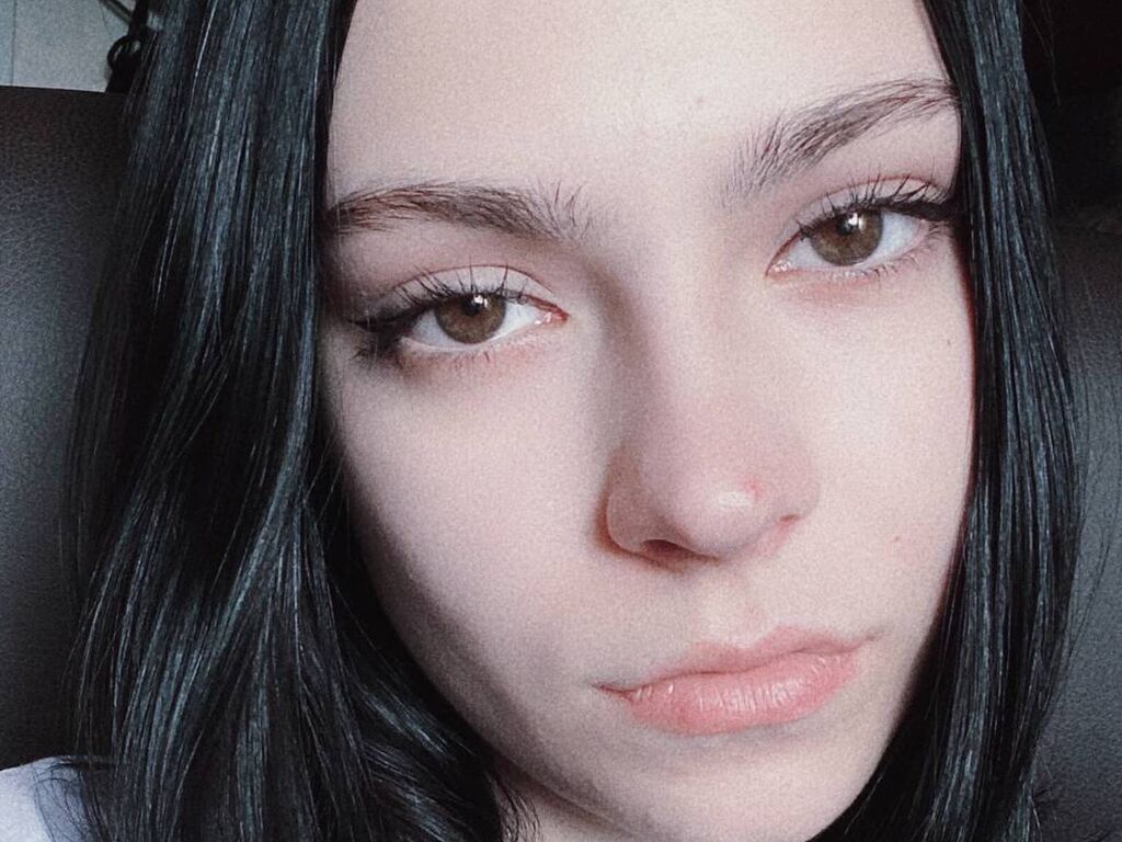Join SariDunnel Private Chat