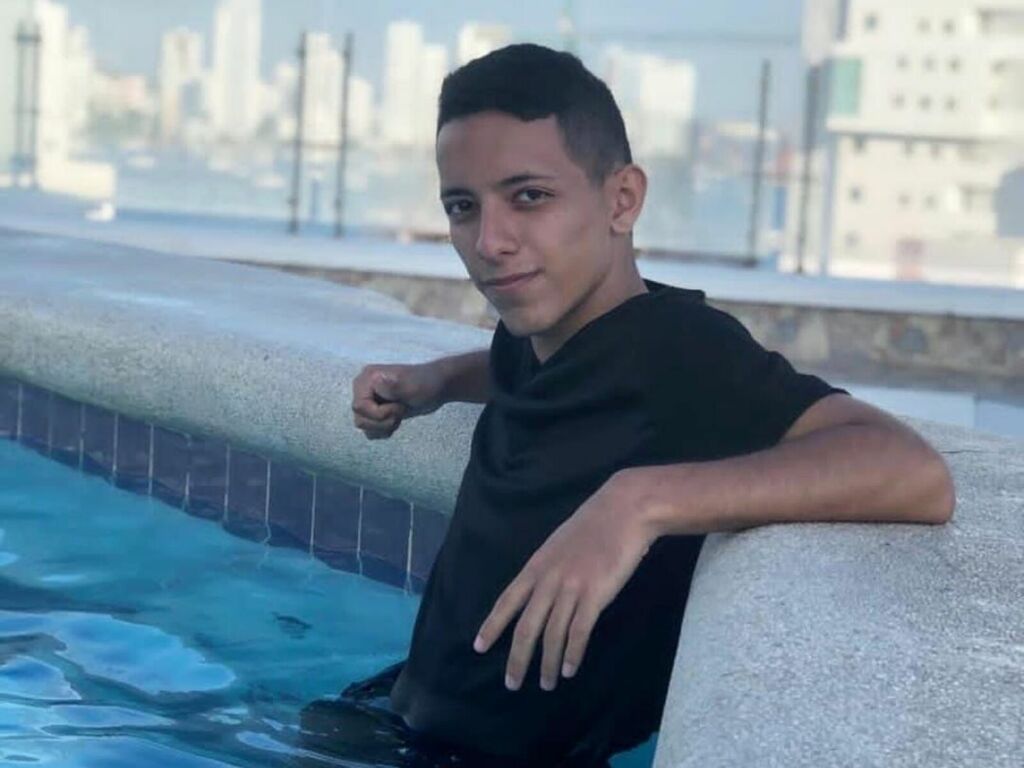 Join TaylorSton Private Chat