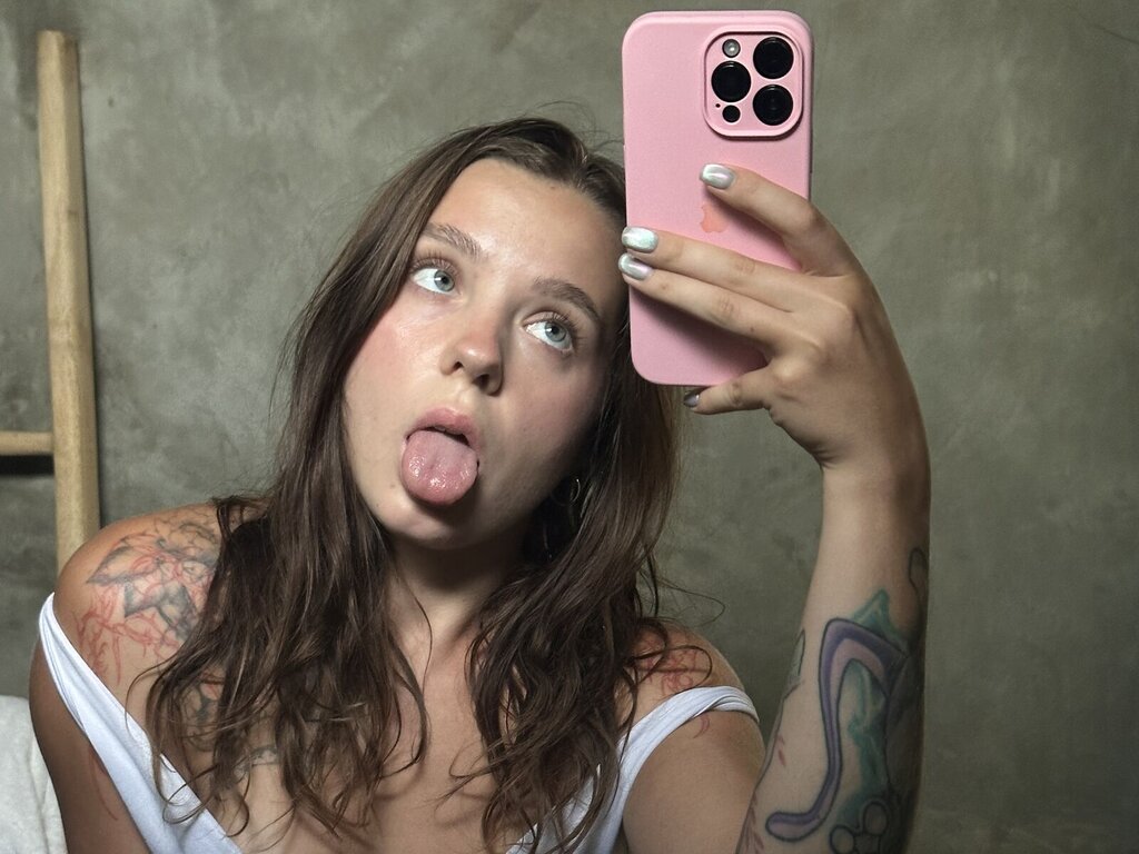 Join TomikaLuczki Private Chat