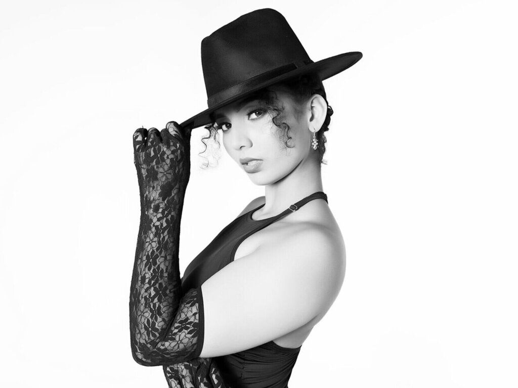 Join VeraBellucci Private Chat