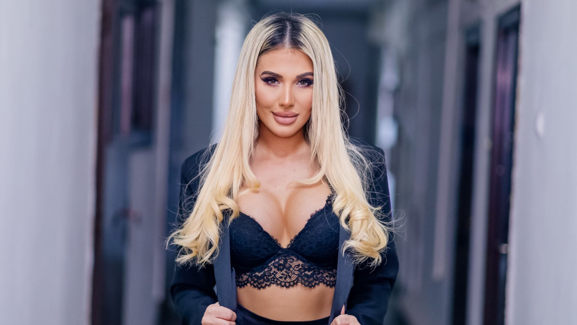Join VeroniqueLouis Private Chat