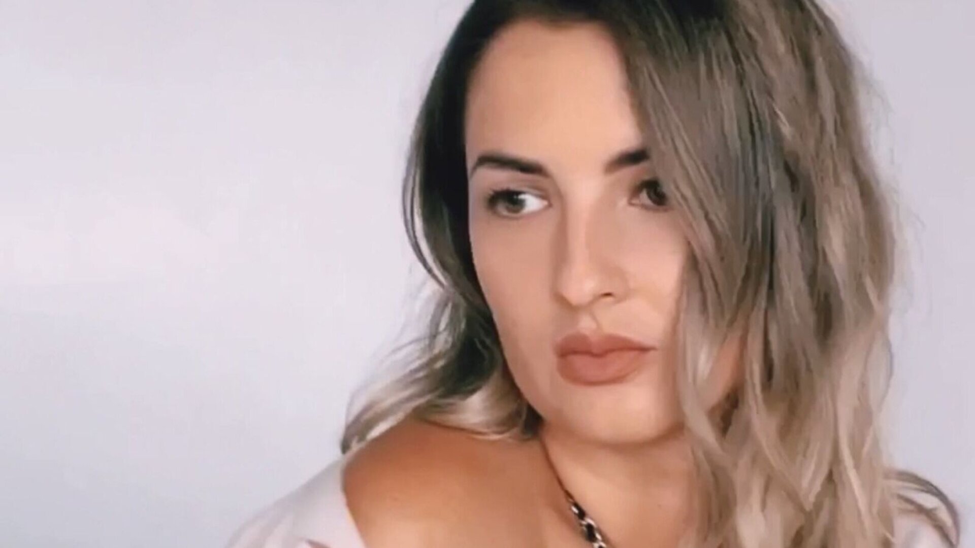 Join VikaPearl Private Chat